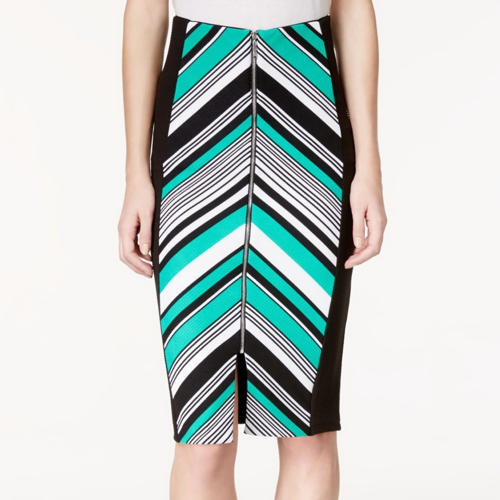 NWT XOXO geometric Print Front Pencil Skirt Green and Black new Juniors Large